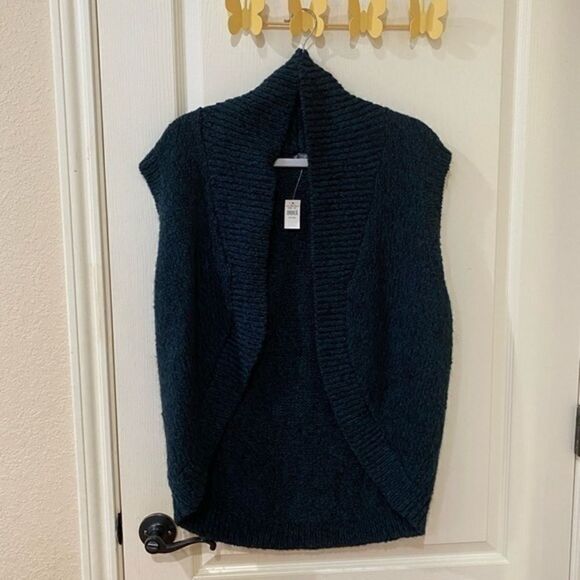 NWT Aerie Boucle Sweater‎ Vest - Picture 2 of 6
